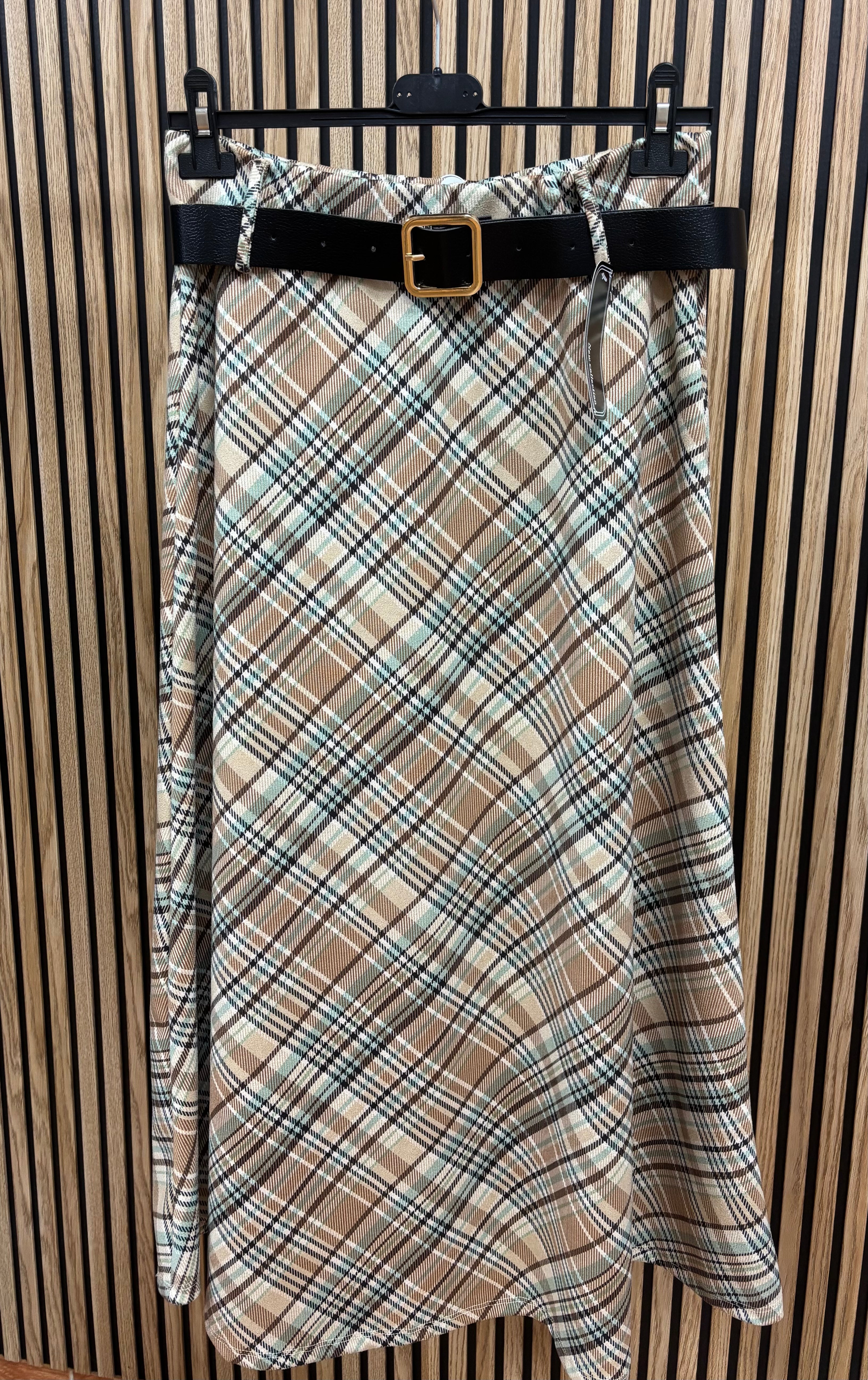 Falda cuadros casco con cinturón con hebilla